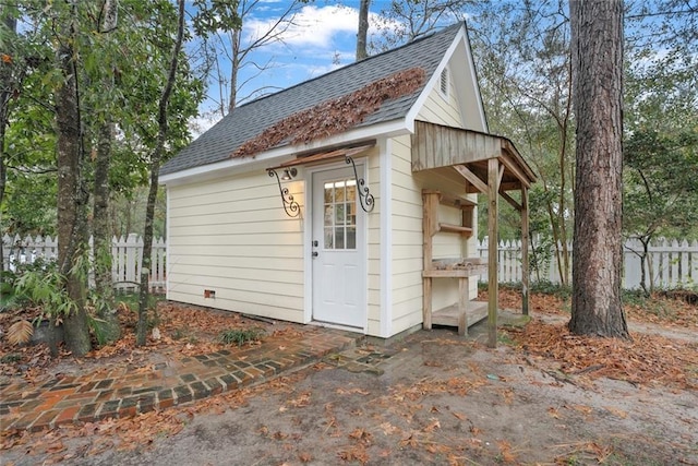 view of outbuilding