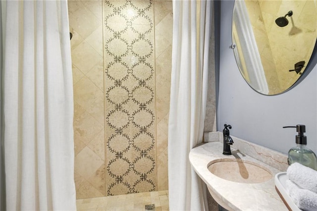 bathroom featuring sink and a shower with curtain