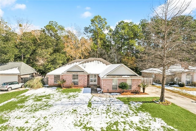 view of front of home featuring a front lawn