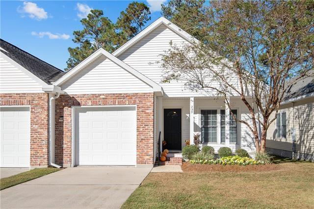 view of front of home featuring a garage and a front lawn