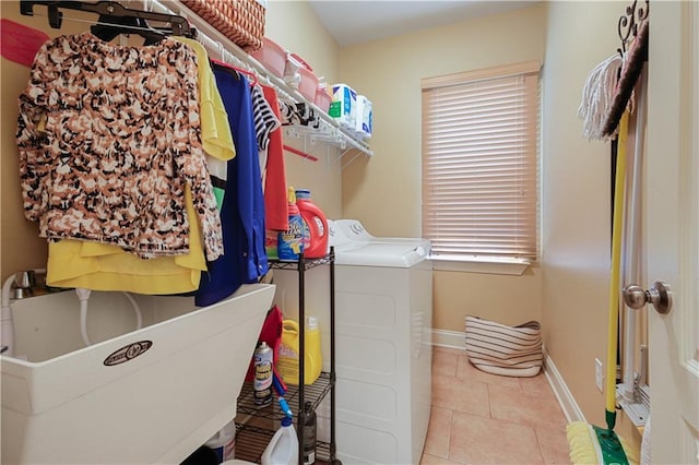 washroom featuring separate washer and dryer, sink, and light tile patterned flooring