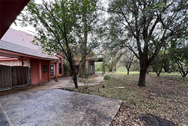 view of yard with a patio