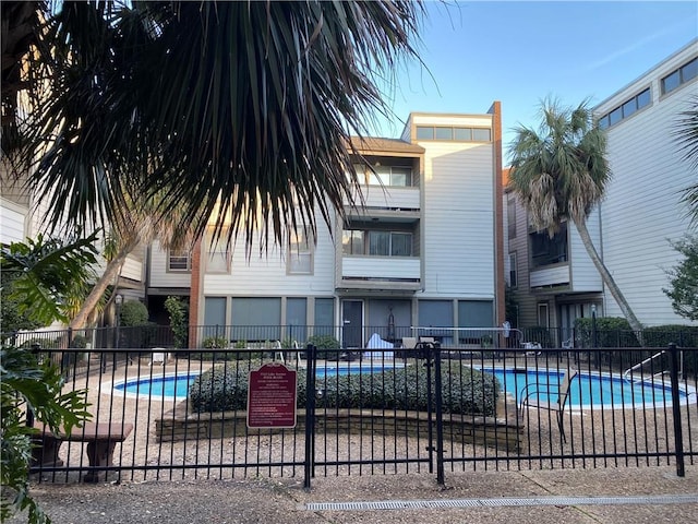 view of swimming pool