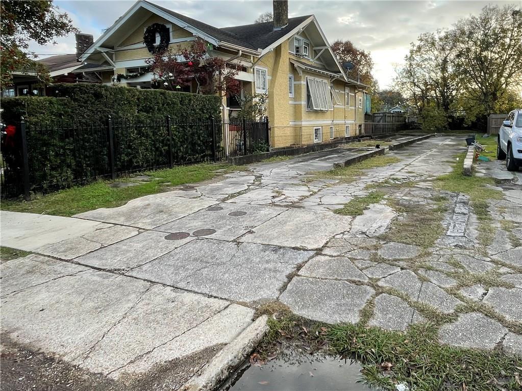8226 Apricot St, New Orleans, LA 70118