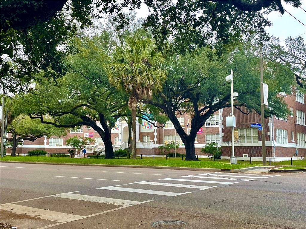 8226 Apricot St, New Orleans, LA 70118