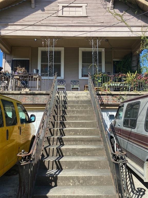 view of front of house with covered porch