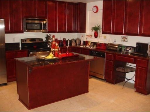 kitchen featuring stainless steel appliances, a kitchen breakfast bar, and a kitchen island