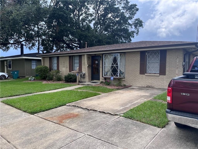 ranch-style home with a front lawn