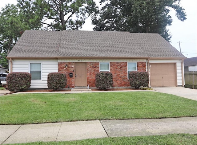 view of front facade featuring a garage and a front lawn