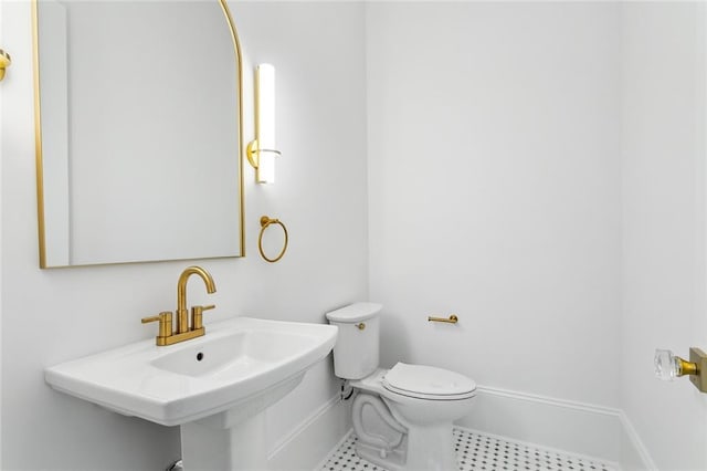 bathroom featuring sink and toilet