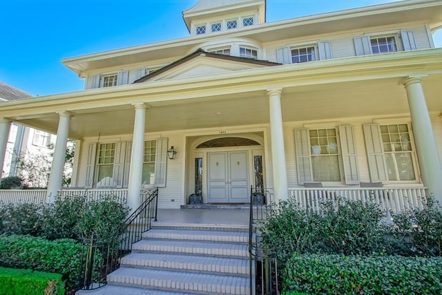 property entrance featuring a porch