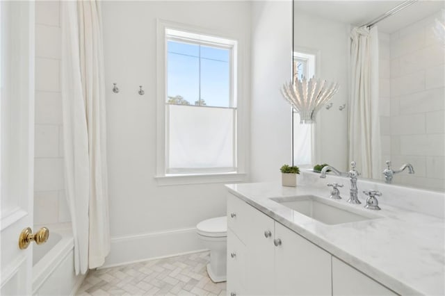 full bathroom featuring shower / bathtub combination with curtain, vanity, and toilet