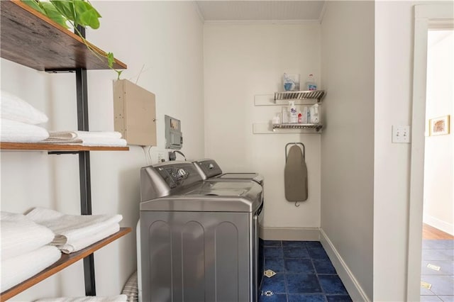 laundry area with crown molding and independent washer and dryer