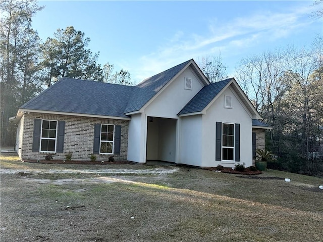 view of front of house featuring a front yard