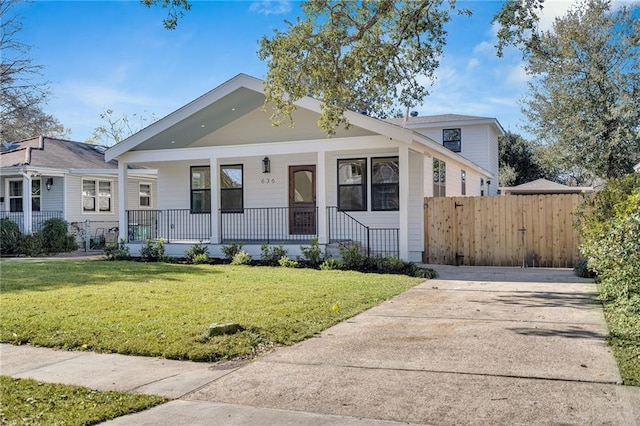 view of front of house featuring covered porch and a front lawn