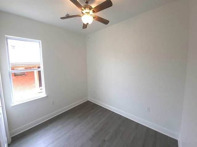 spare room featuring dark wood-type flooring and ceiling fan