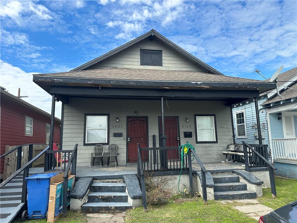 bungalow-style house with covered porch