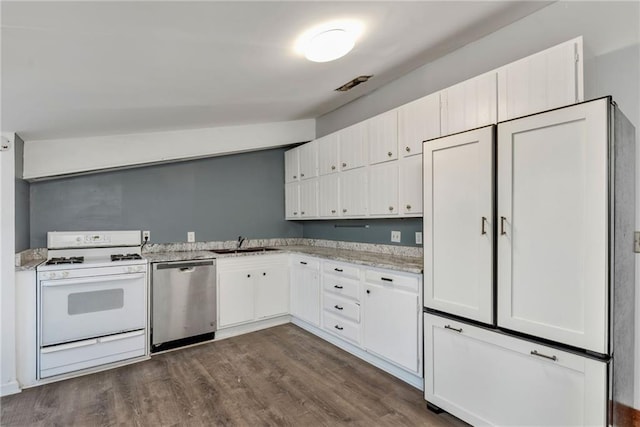 kitchen with dark hardwood / wood-style floors, dishwasher, sink, white cabinets, and white gas range oven