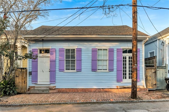 view of front of property