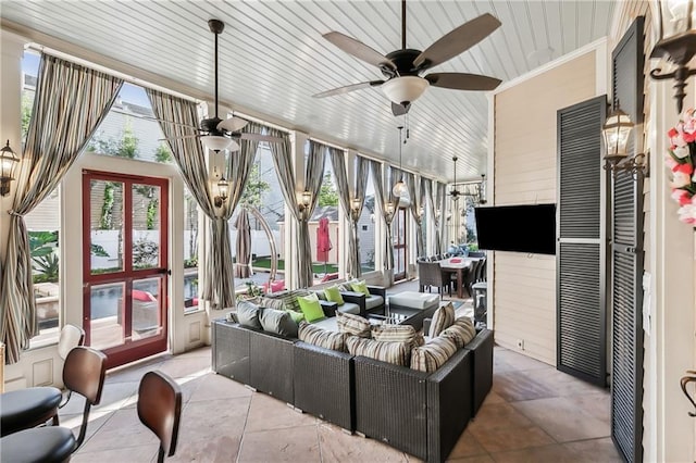 sunroom with ceiling fan