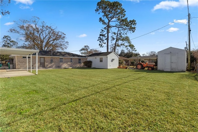 view of yard with a shed