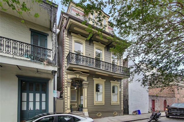 1309 Dauphine St, New Orleans LA, 70116, 12 bedrooms, 13 baths condo for sale