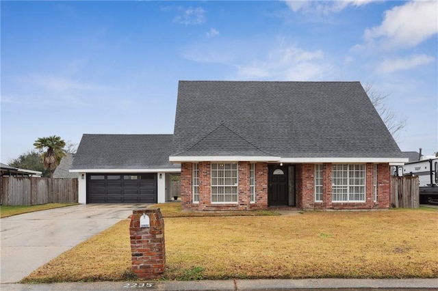 view of front facade featuring a garage and a front yard