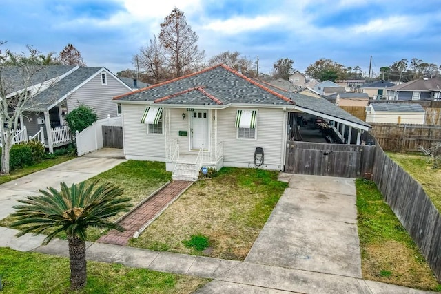 bungalow featuring a front yard