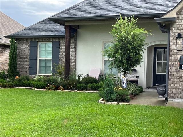 property entrance featuring a lawn