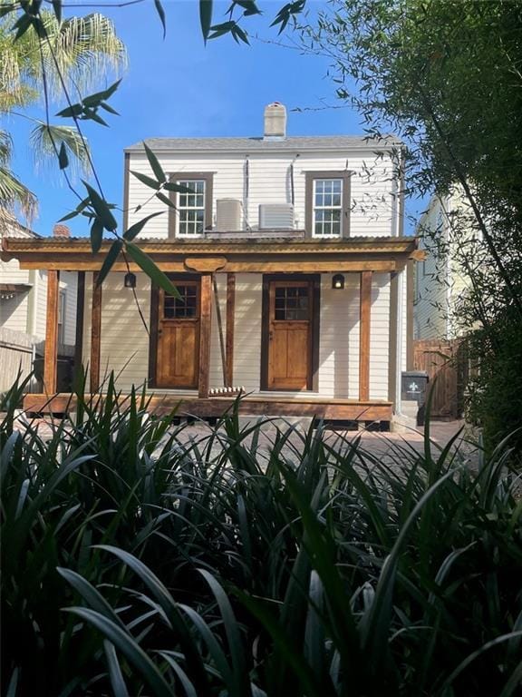 view of front facade with covered porch