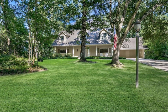 cape cod home featuring a front lawn