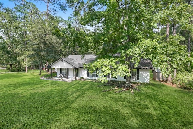 view of front of home with a front lawn