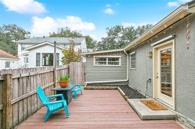 5122 Pratt Dr, New Orleans, LA 70122 - deck with fence