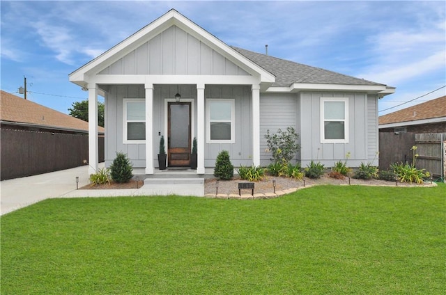 view of front of property with a front lawn