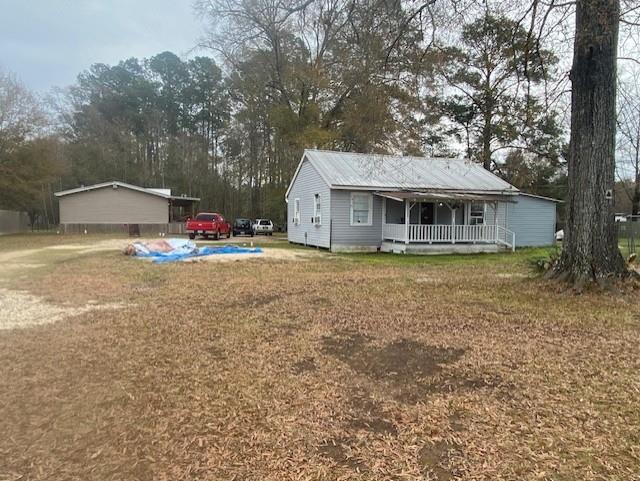 view of front of property with covered porch and a front lawn