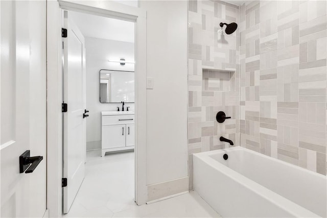 bathroom featuring vanity and tiled shower / bath