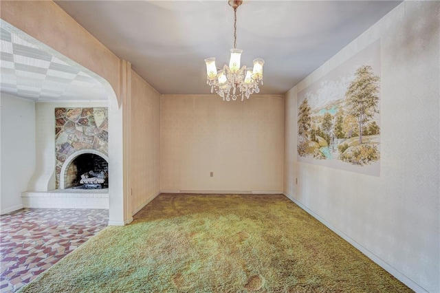 unfurnished living room featuring an inviting chandelier and carpet flooring