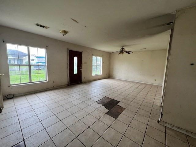 tiled entrance foyer with ceiling fan