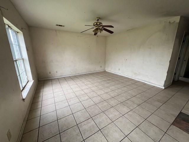 unfurnished room featuring ceiling fan