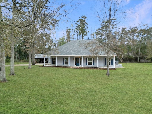 view of front facade featuring covered porch and a front lawn