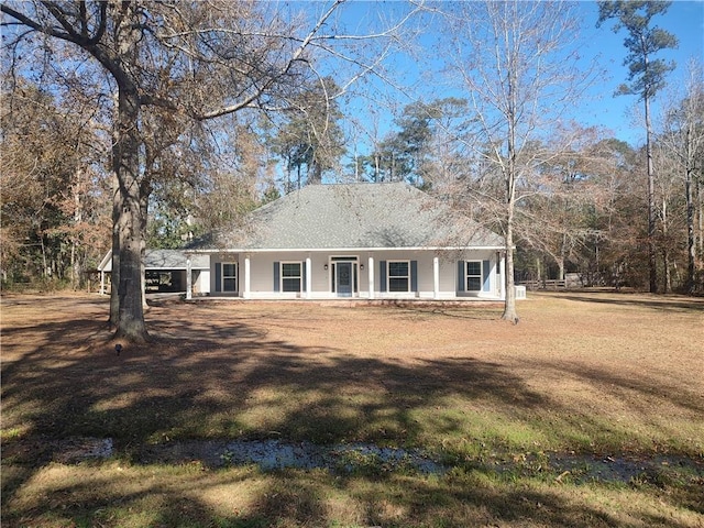 view of front facade featuring covered porch and a lawn