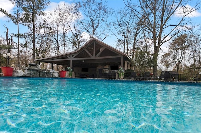 view of swimming pool