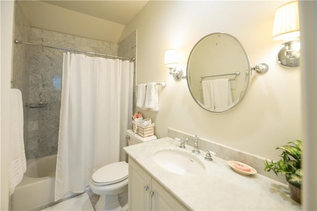 full bathroom featuring shower / tub combo with curtain, vanity, and toilet