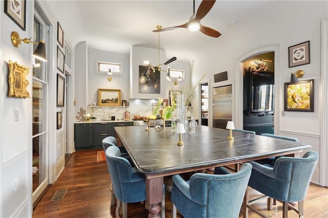 dining area featuring dark wood-type flooring and ceiling fan