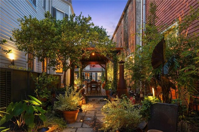 1013 Race St, New Orleans, LA 70130 - exterior space