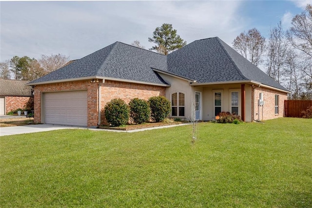 view of front facade featuring a garage and a front yard