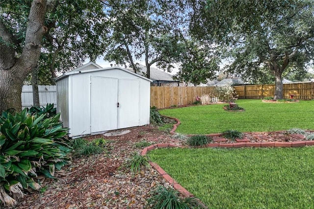 view of yard with a shed