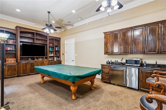 playroom with crown molding, light colored carpet, ceiling fan, and billiards