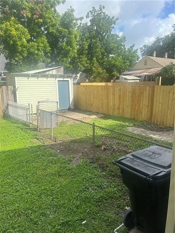 716-718 Delery St, New Orleans, LA 70117 - view of yard featuring an outbuilding, a storage unit, and fence
