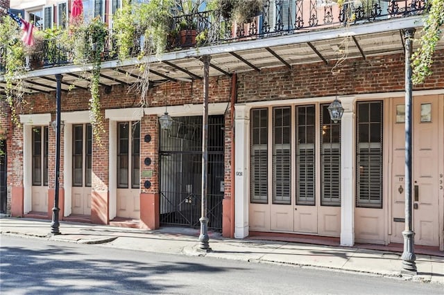 Listing photo 2 for 931 Chartres St Unit 16, New Orleans LA 70116